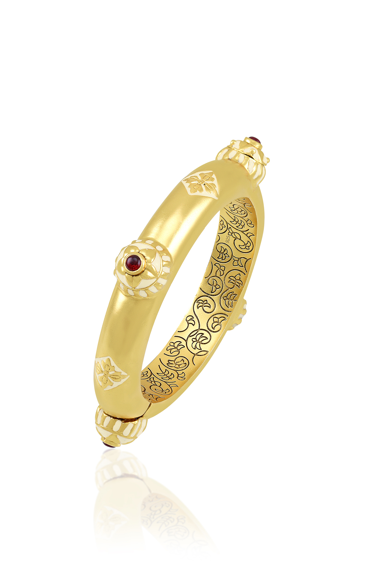 https://tribeazurecdn.tribeamrapali.com/catalog/00/30/30567_1_ef8ba245deb547b5aaf9fc26d55415c7.jpg